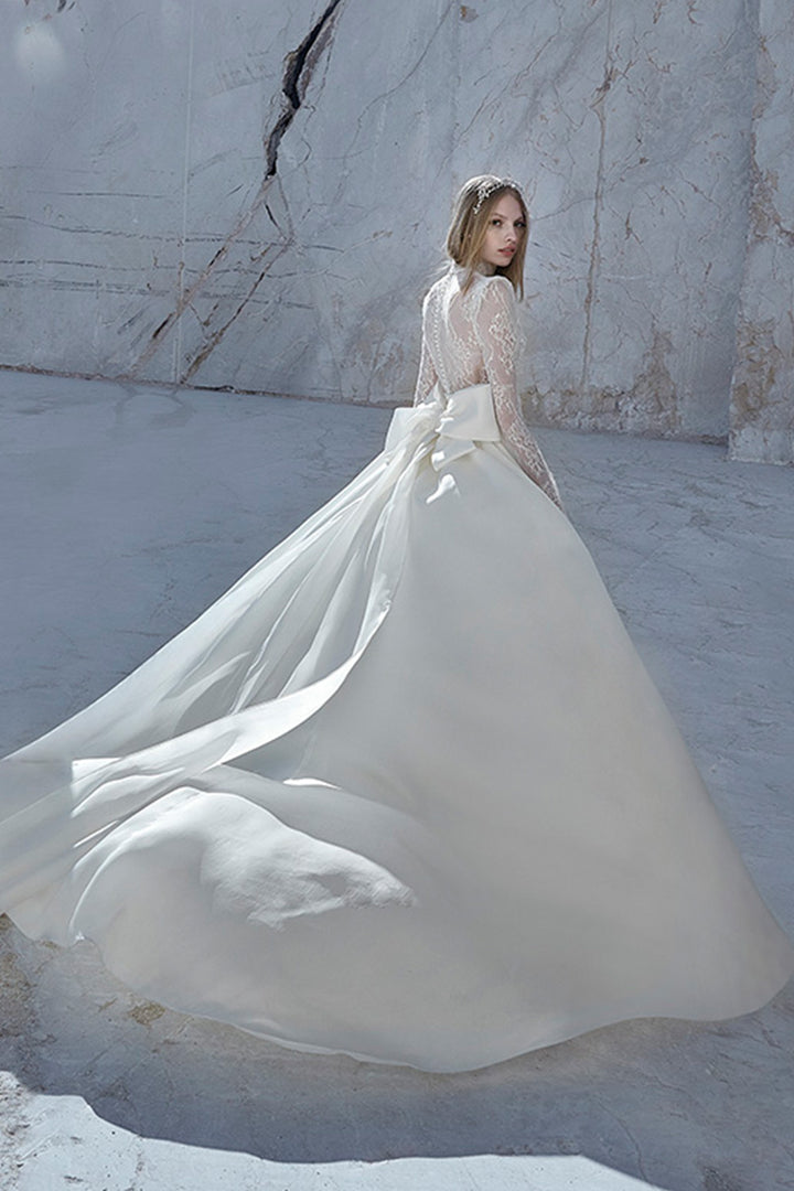 Atelier Pronovias, Lace Bridal Dress | Esposa