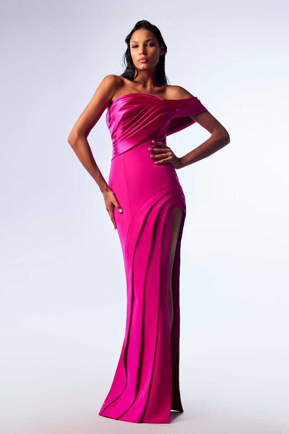 Gaby Charbachy, Elegant Dress with a Slit | Esposa