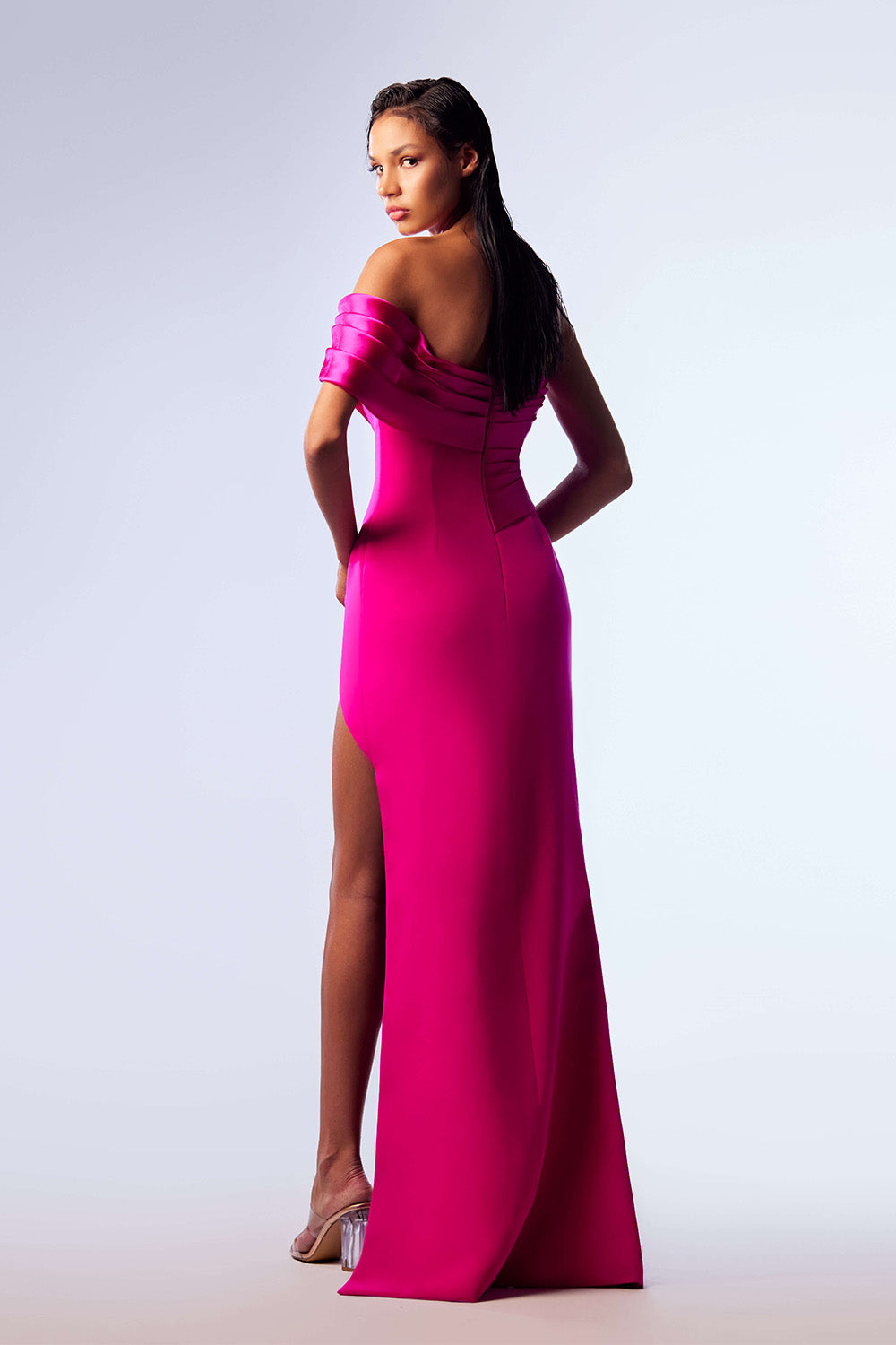 Gaby Charbachy, Elegant Dress with a Slit | Esposa
