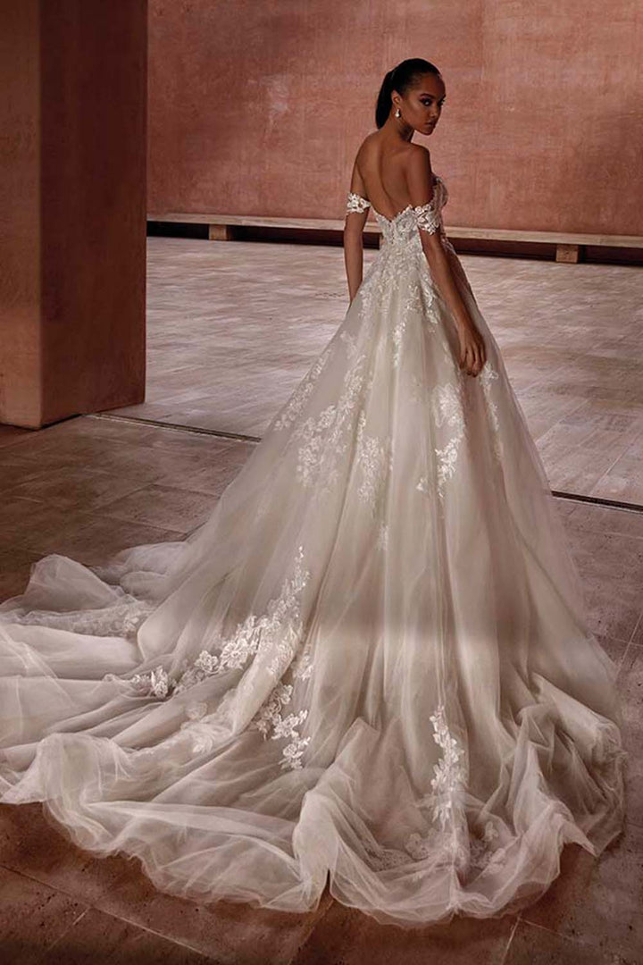 Pronovias, Lace Wedding Gown | Esposa