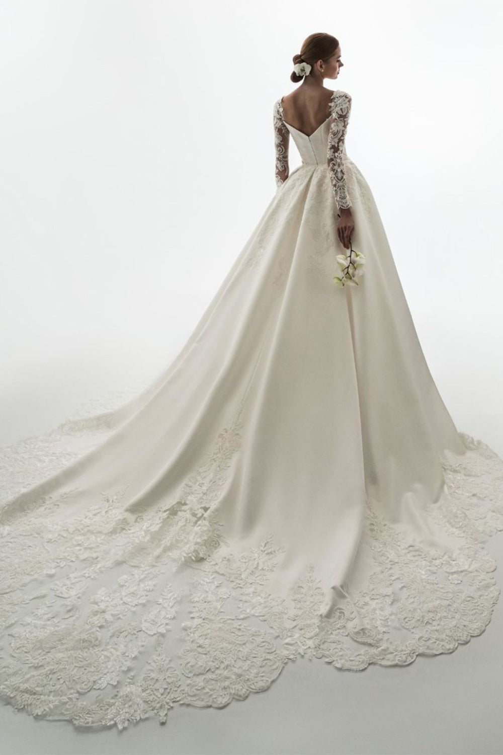 Enzoani Privé, Gerbera, Sophisticated Bridal Gown | Esposa
