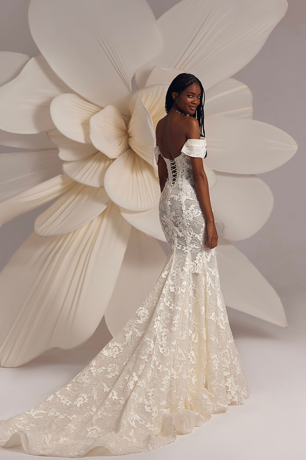 Eva Lendel, Off Shoulder Dress | Esposa