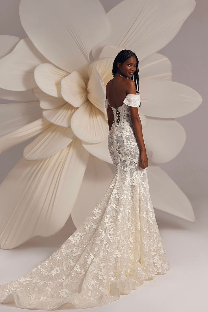 Eva Lendel, Off Shoulder Dress | Esposa