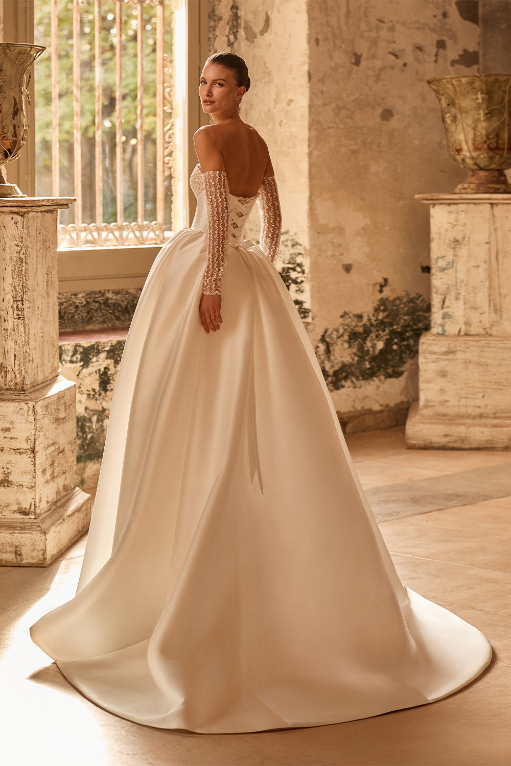 Pronovias Privée, Guendy, Sculpted Sweetheart A-Line Gown | Esposa