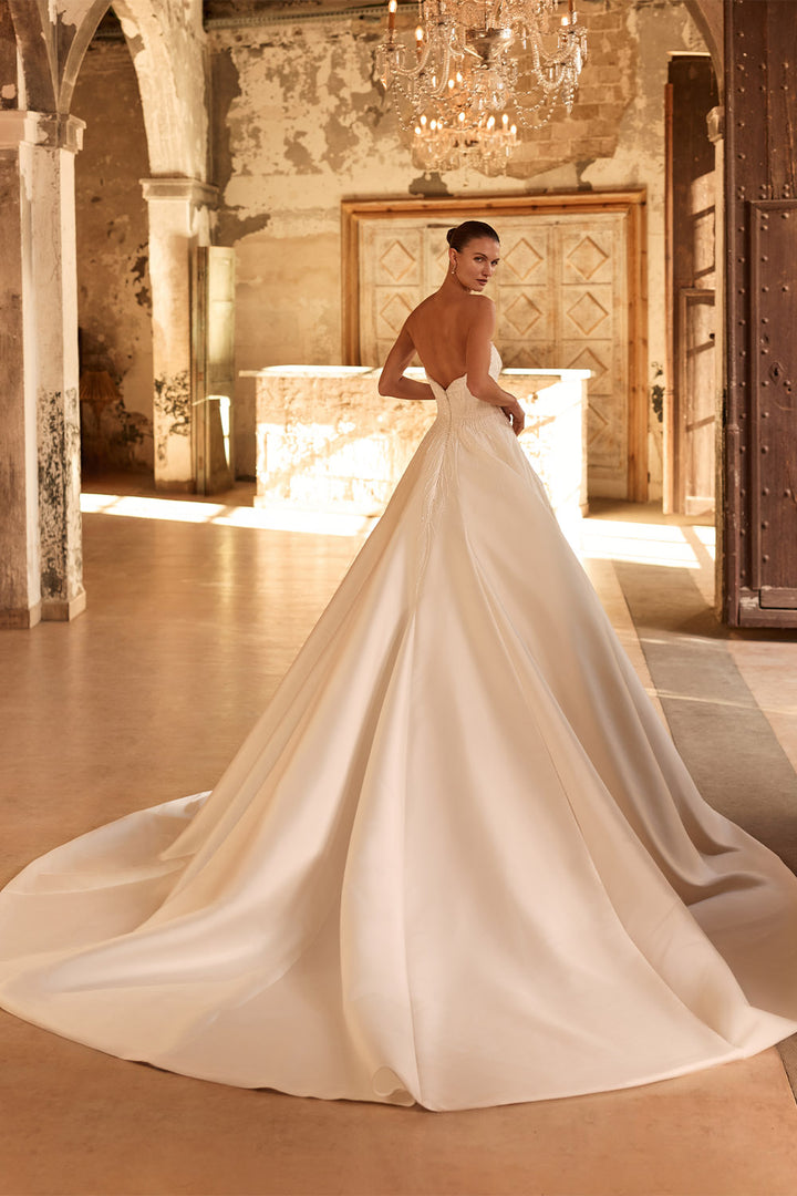 Pronovias Privée, Heverly, Sculpted Satin Ball Gown | Esposa