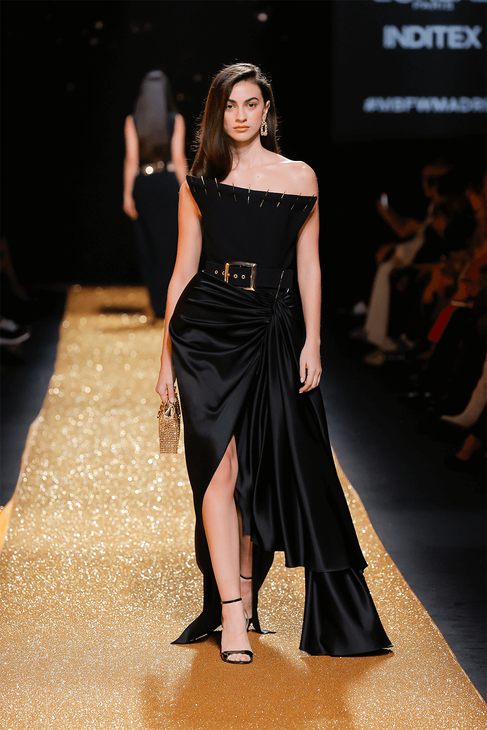 Isabel Sanchis, Memis, Modern Straight Gown | Esposa