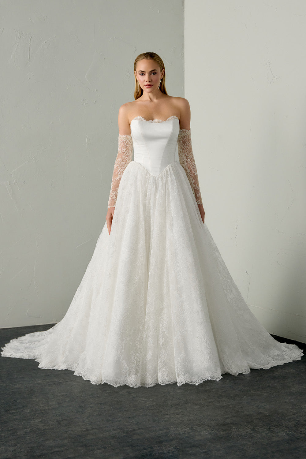 Justin Alexander, Romantic Lace Ball Gown | Esposa