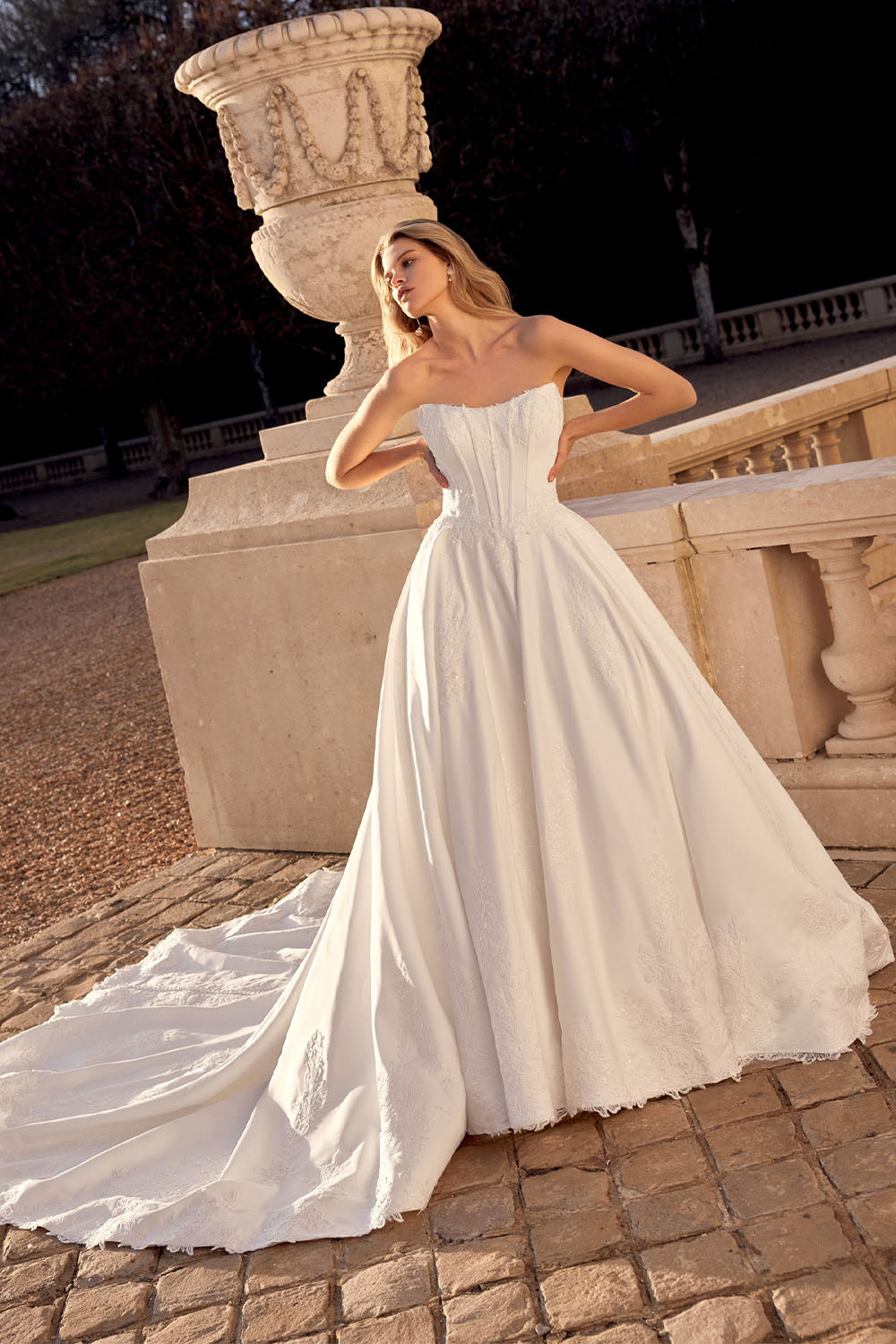 Justin Alexander, Strapless Basque-Waist A-Line Gown | Esposa