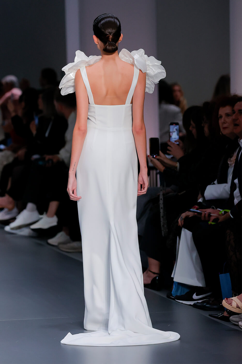 Isabel Sanchis, Simple Elegant Dress | Esposa