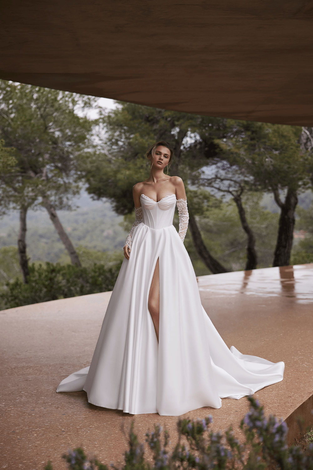 Eva Lendel, Daring Ball Gown | Esposa 