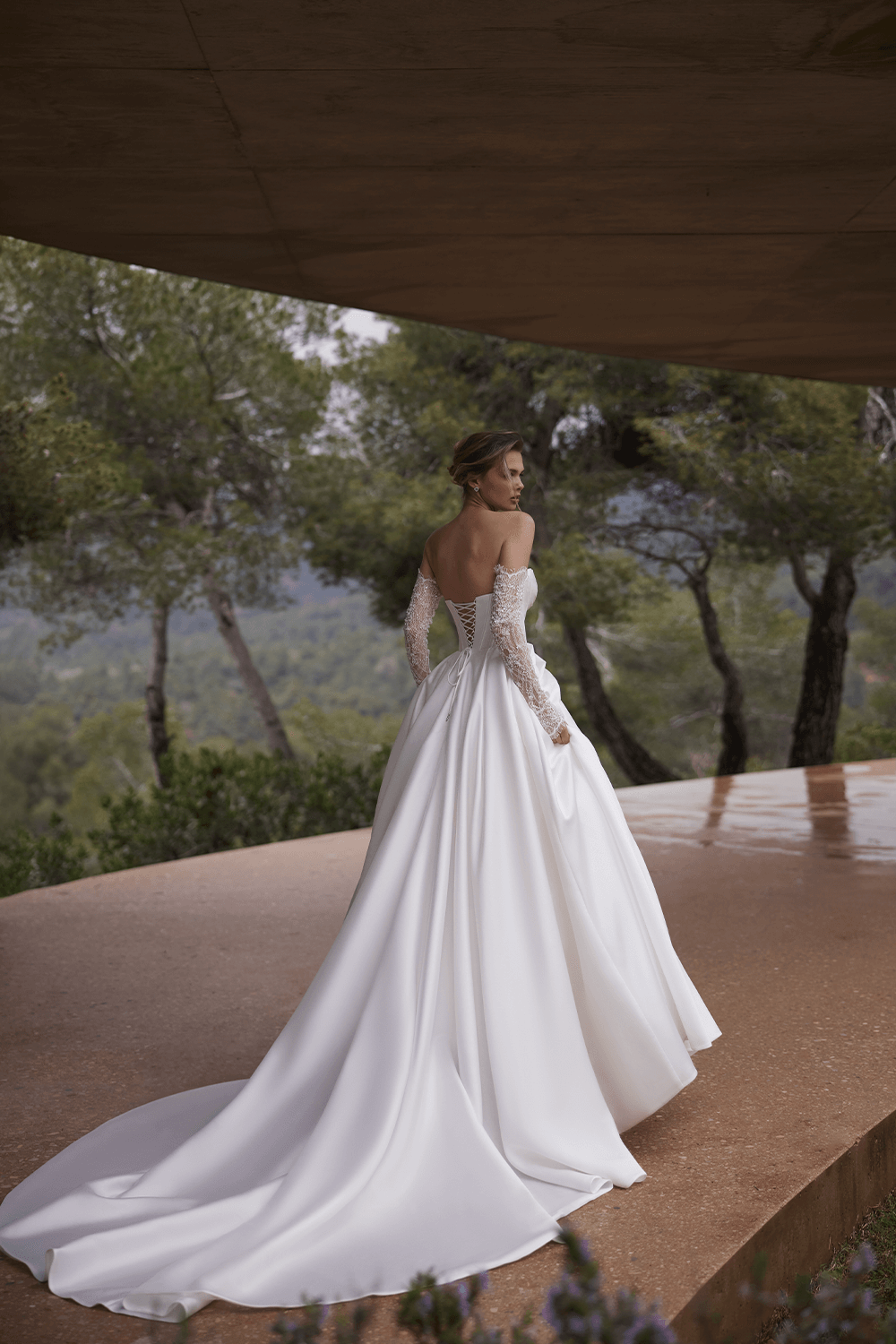 Eva Lendel, Daring Ball Gown | Esposa