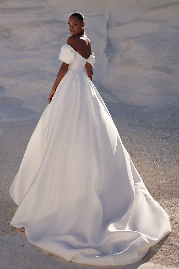 Eva Lendel, Off Shoulder Bridal Gown | Esposa