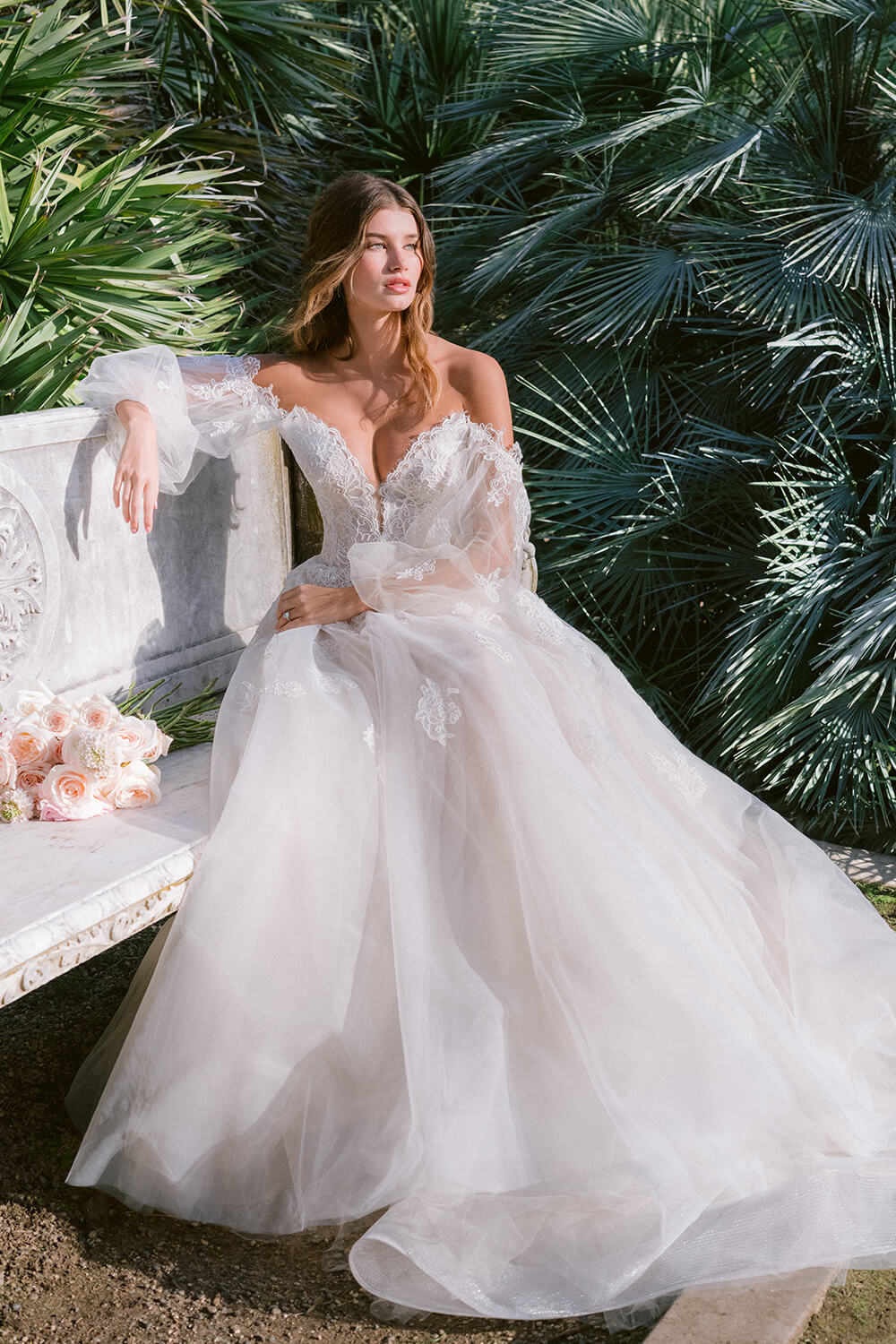 Monique Lhuillier, Sexy Bridal Gown | Esposa