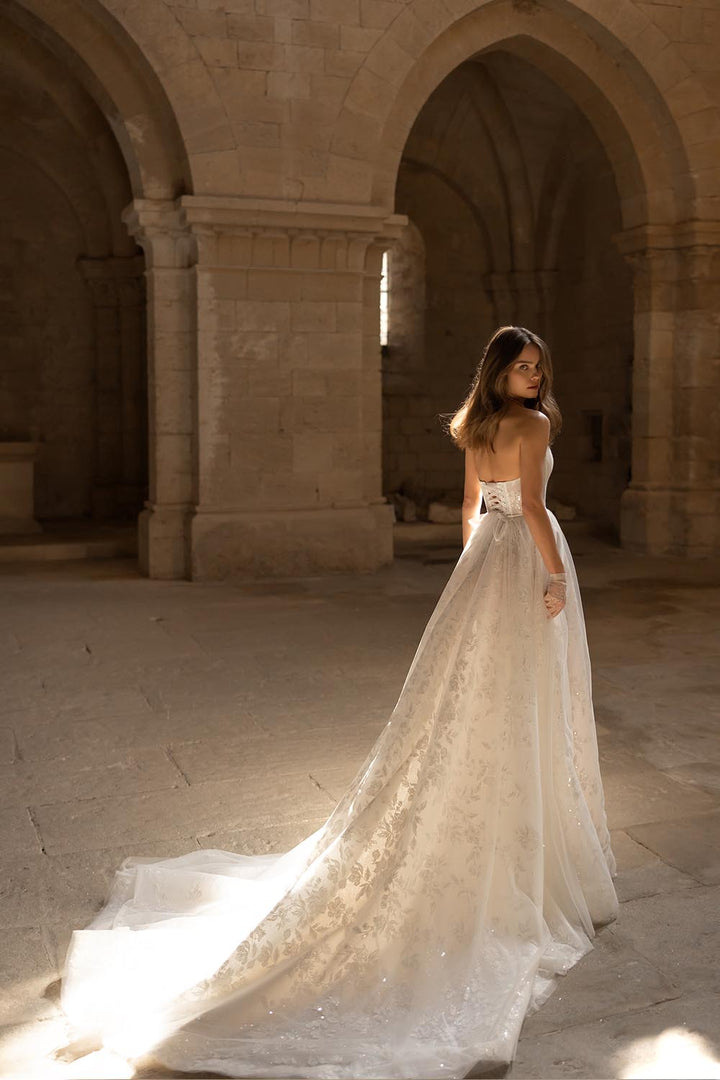 Eva Lendel, Strapless Wedding Gown | Esposa