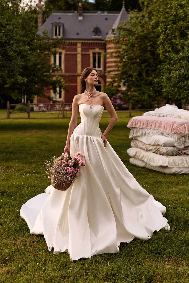Milla Nova, Clyra, Timeless Wedding Dress | Esposa