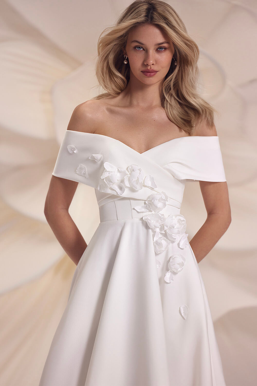 Eva Lendel, Elegant Wedding Dress | Esposa
