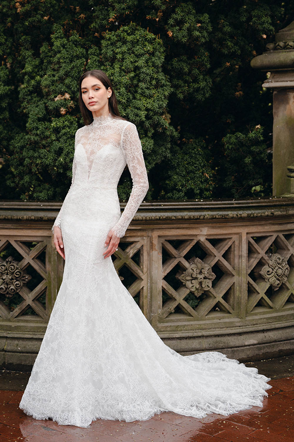 Monique Lhuillier, Ethereal Fit and Flare Gown | Esposa