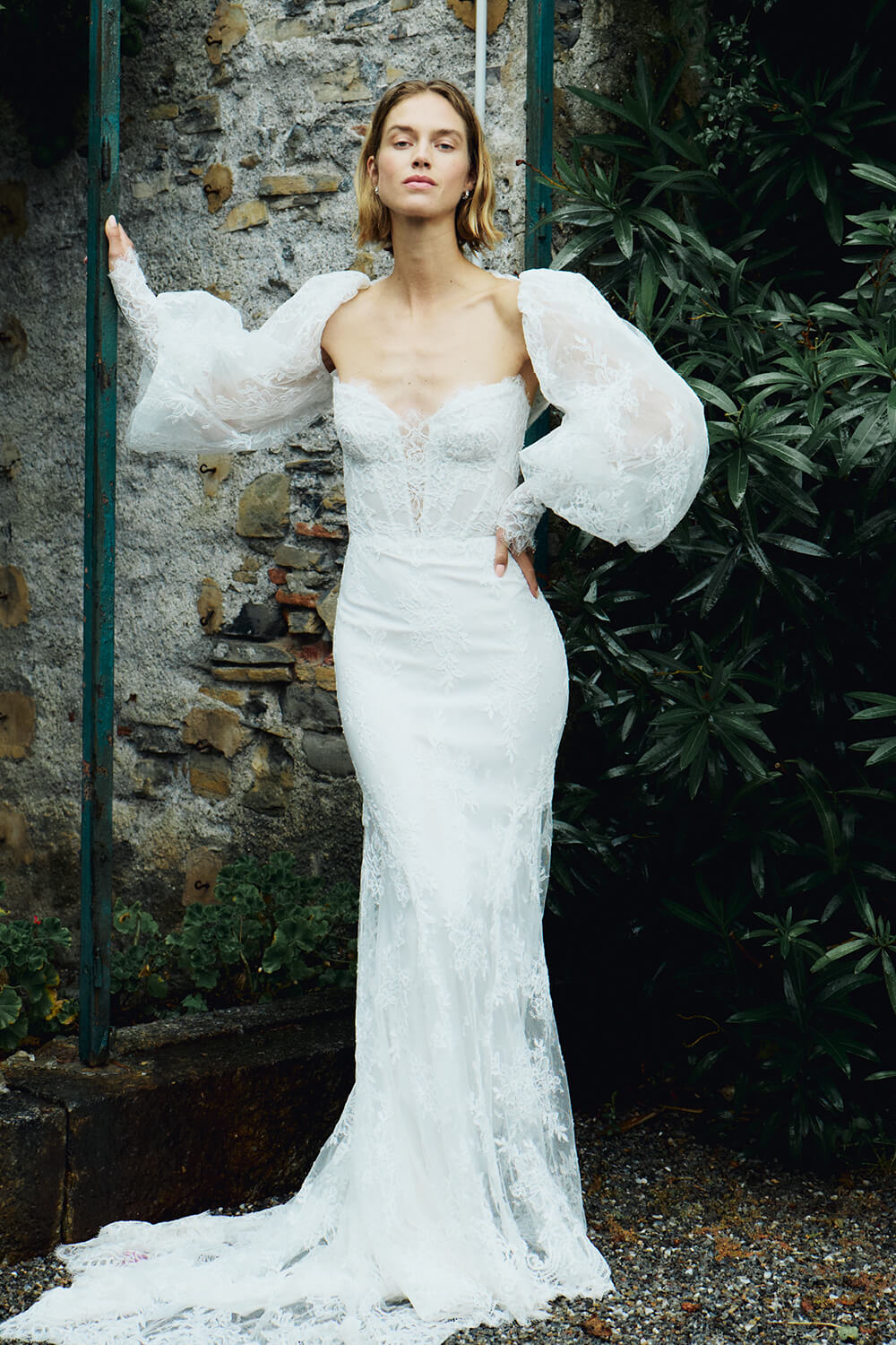 Monique Lhuillier, Naples Romantic Wedding Gown | Esposa