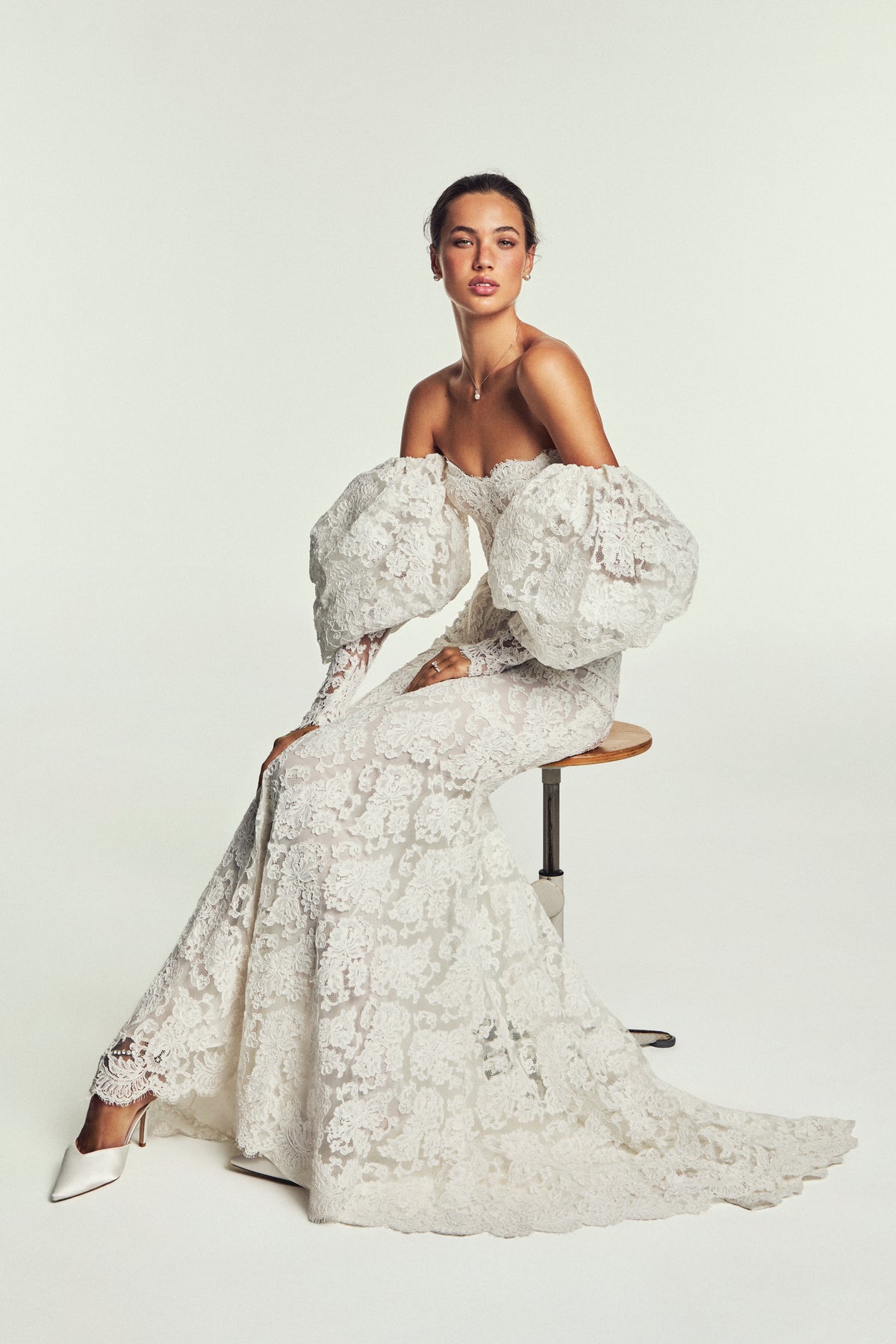 Monique Lhuillier, Revel, Puff-Sleeve Straight Lace Gown | Esposa