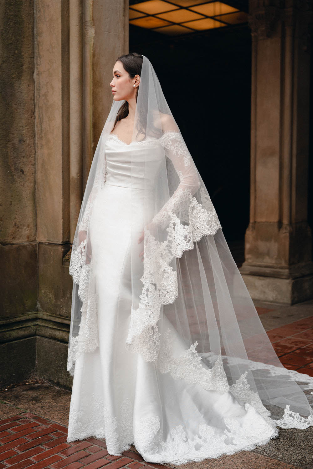 Monique Lhuillier, Sophisticated Mermaid Gown | Esposa