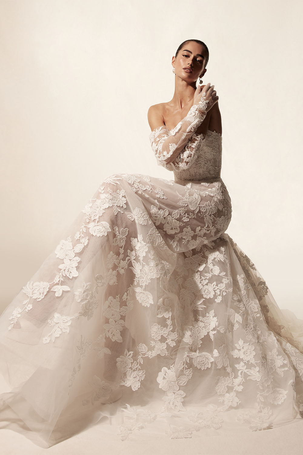 Monique Lhuillier, Vidal Exquisite Fit and Flare Gown | Esposa