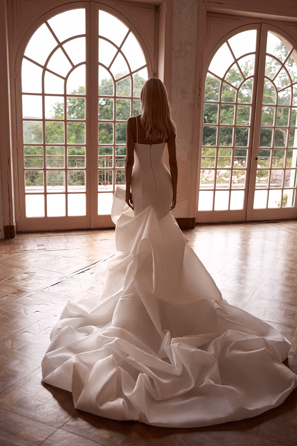 Milla Nova, Striking Mermaid Gown  Esposa