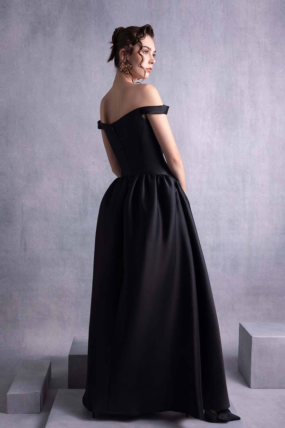 Gaby Charbachy, Simple Evening Gown | Esposa