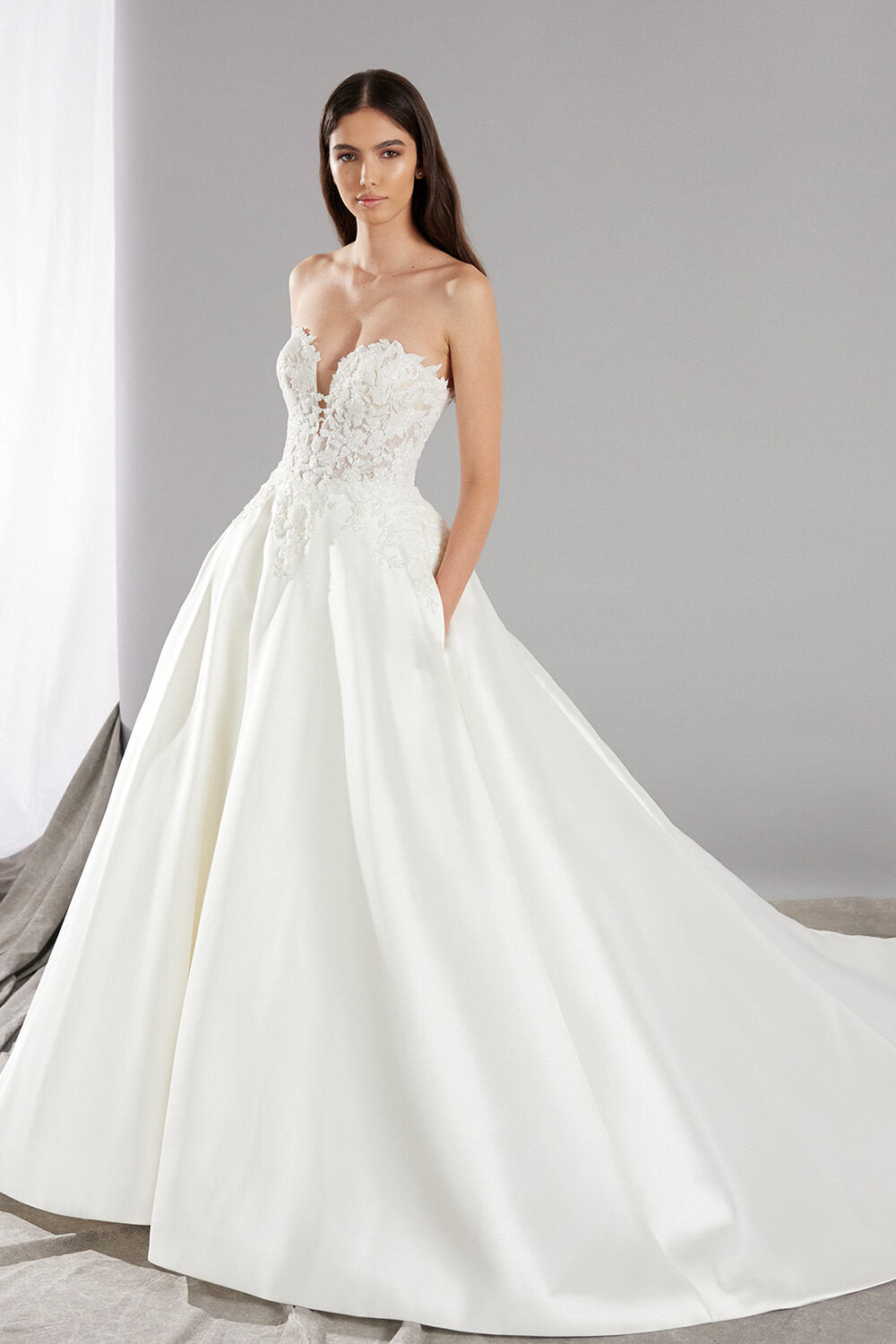 Pronovias, Princess Bridal Gown | Esposa