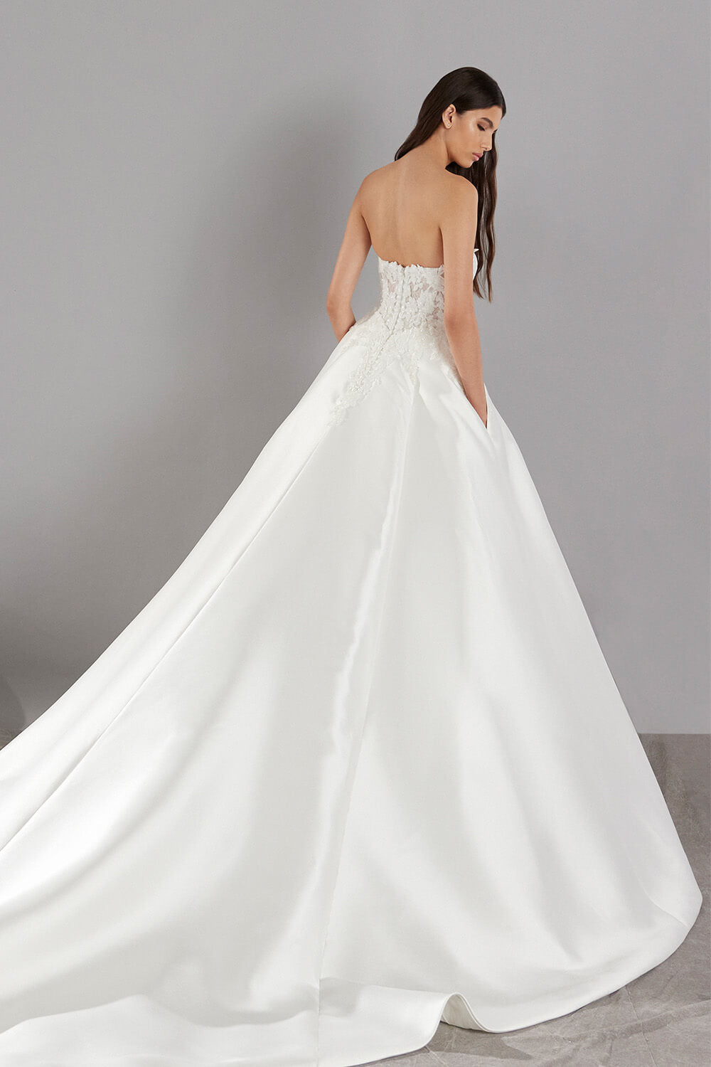 Pronovias, Princess Bridal Gown | Esposa