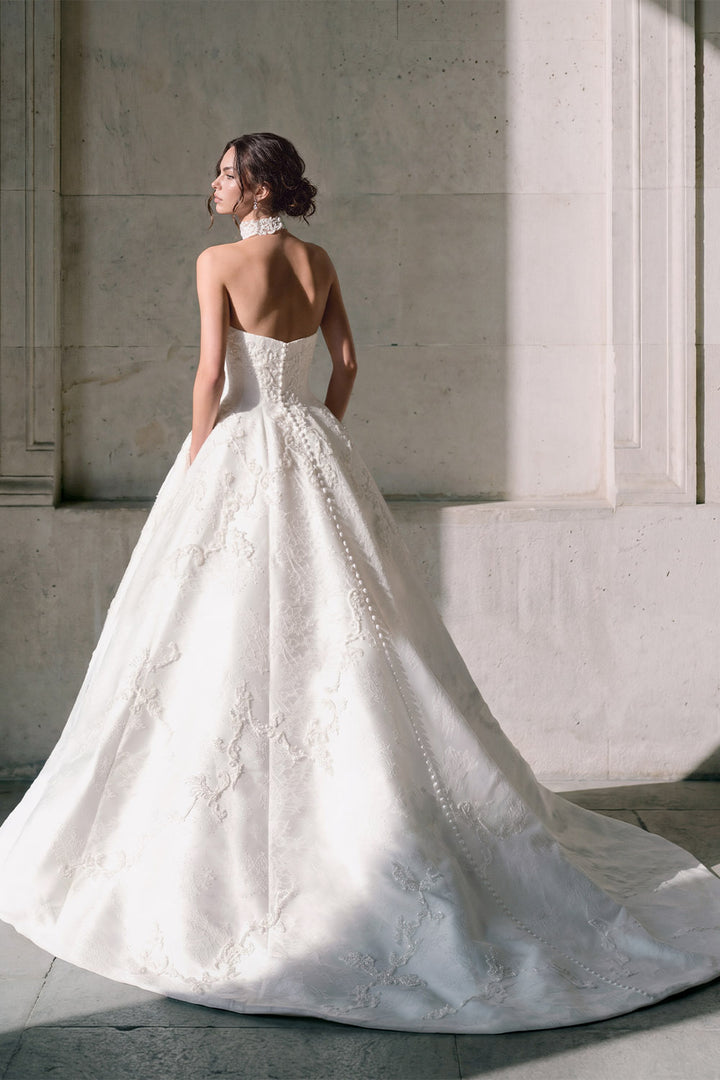 Pronovias Privée, Oxelyn, Embellished Sweetheart Ball Gown | Esposa