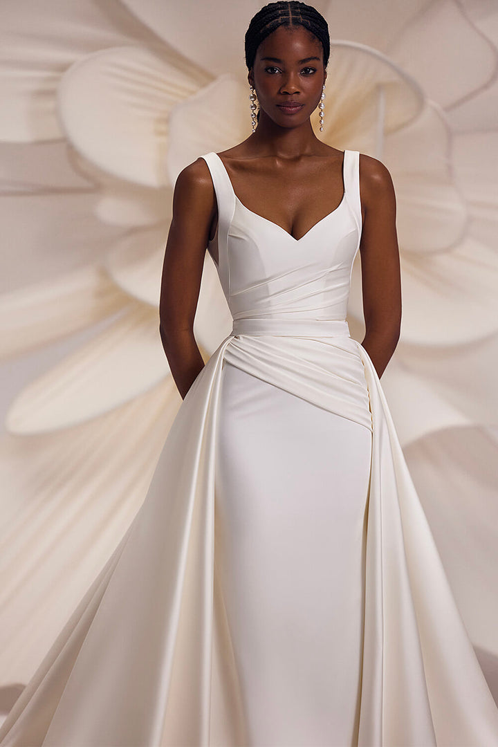 Eva Lendel, Simple Wedding Gown | Esposa