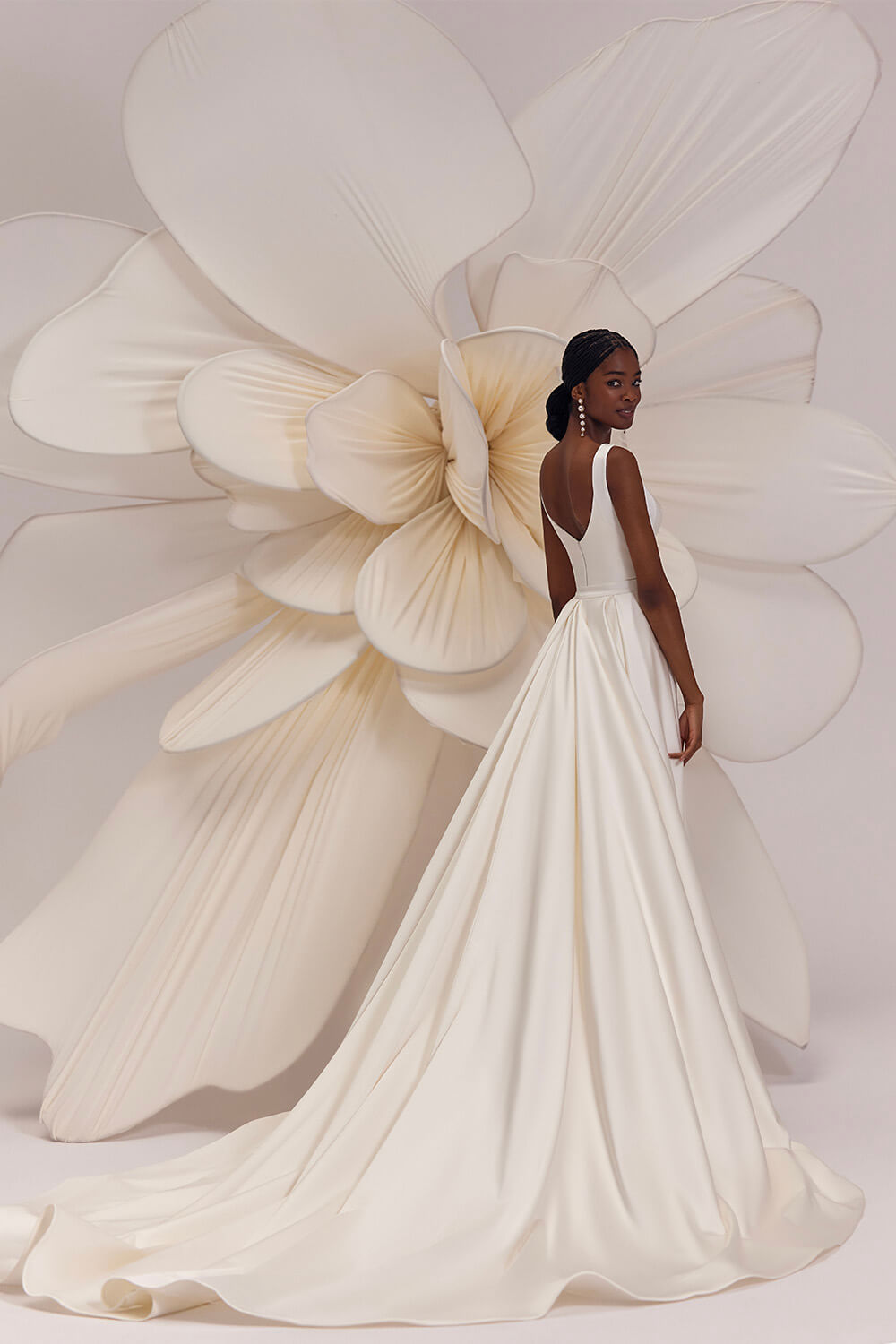 Eva Lendel, Simple Wedding Gown | Esposa