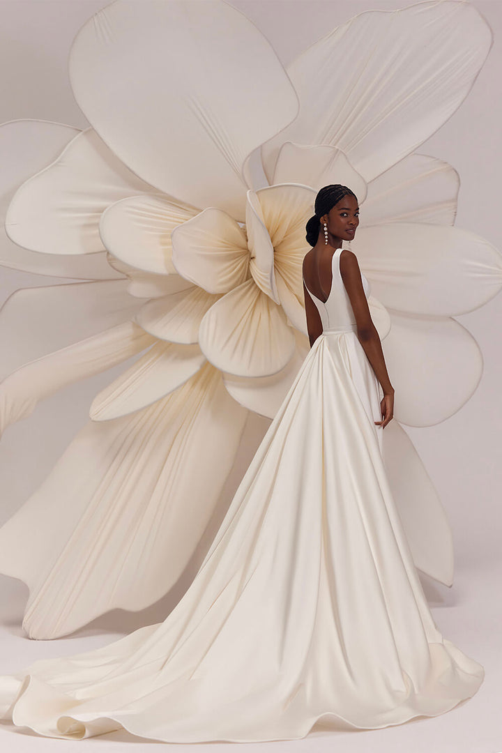 Eva Lendel, Simple Wedding Gown | Esposa