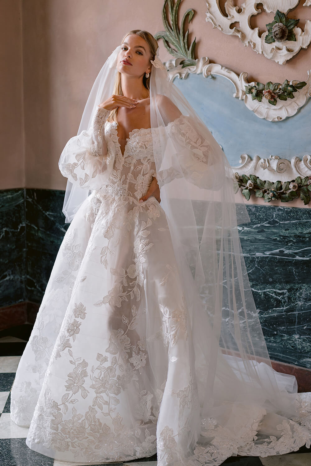 Monique Lhuillier, Majestic Ball Gown | Esposa