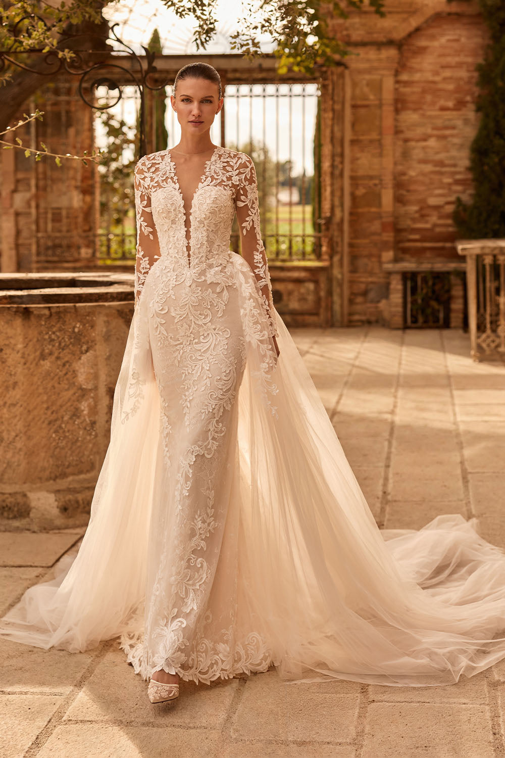 Pronovias Privée, Centia, Romantic Mermaid Lace Gown | Esposa