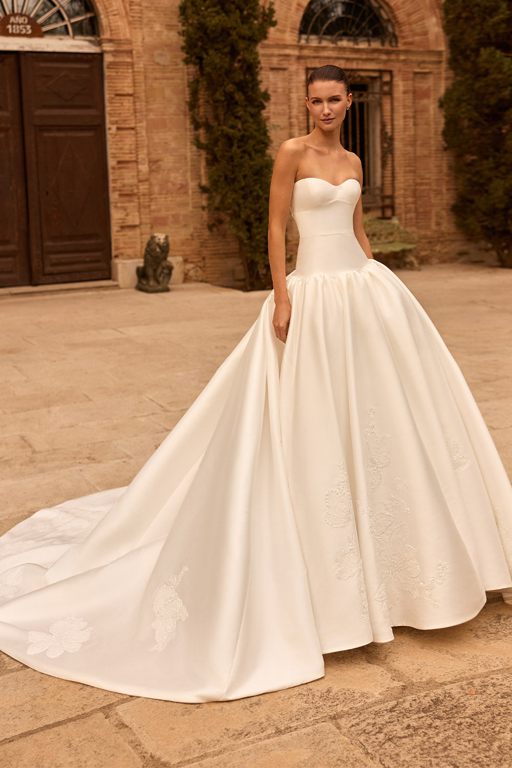 Pronovias Privée, Quinsley, Timeless Mikado Ball Gown | Esposa