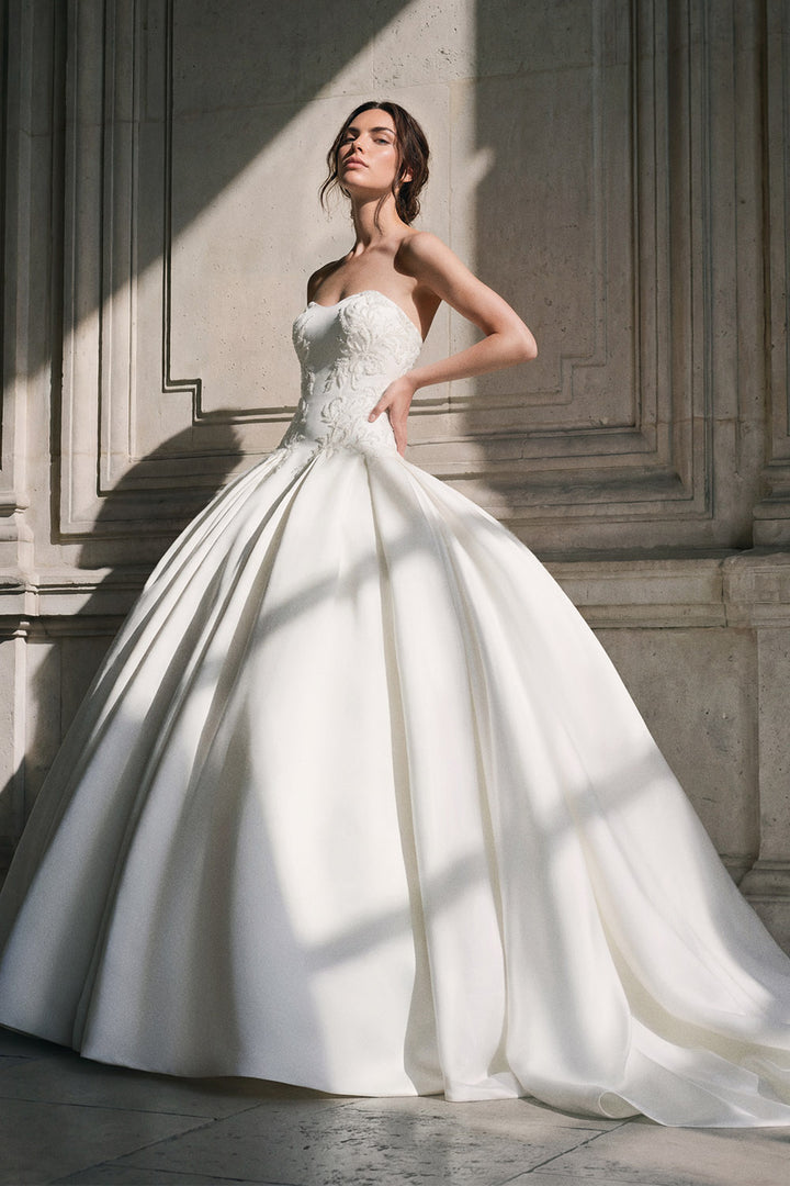 Pronovias Privée, Serixon, Sculpted Mikado Ball Gown | Esposa