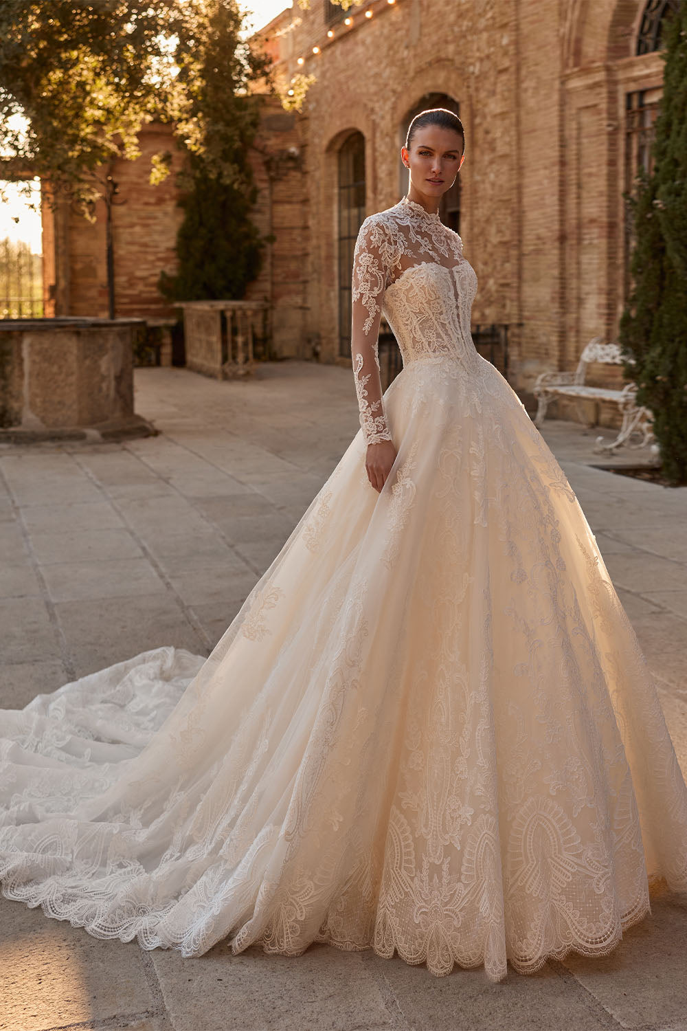 Pronovias Privée, Zarland, Majestic Lace Ball Gown | Esposa