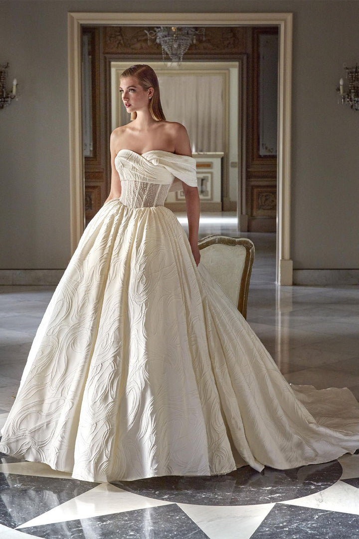 Pronovias Privee, Aroah, Majestic Ball Gown | Esposa