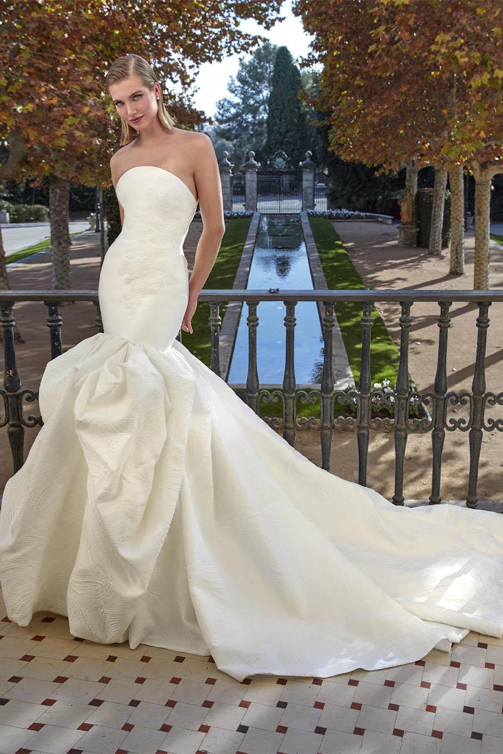 Pronovias Privee, Lilian Structured Mermaid Gown | Esposa