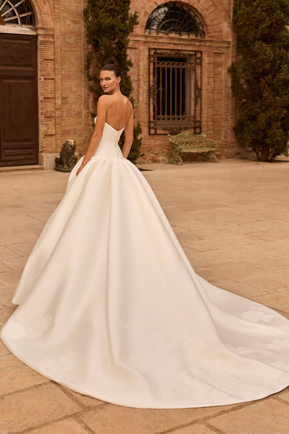 Pronovias Privée, Quinsley, Timeless Mikado Ball Gown | Esposa