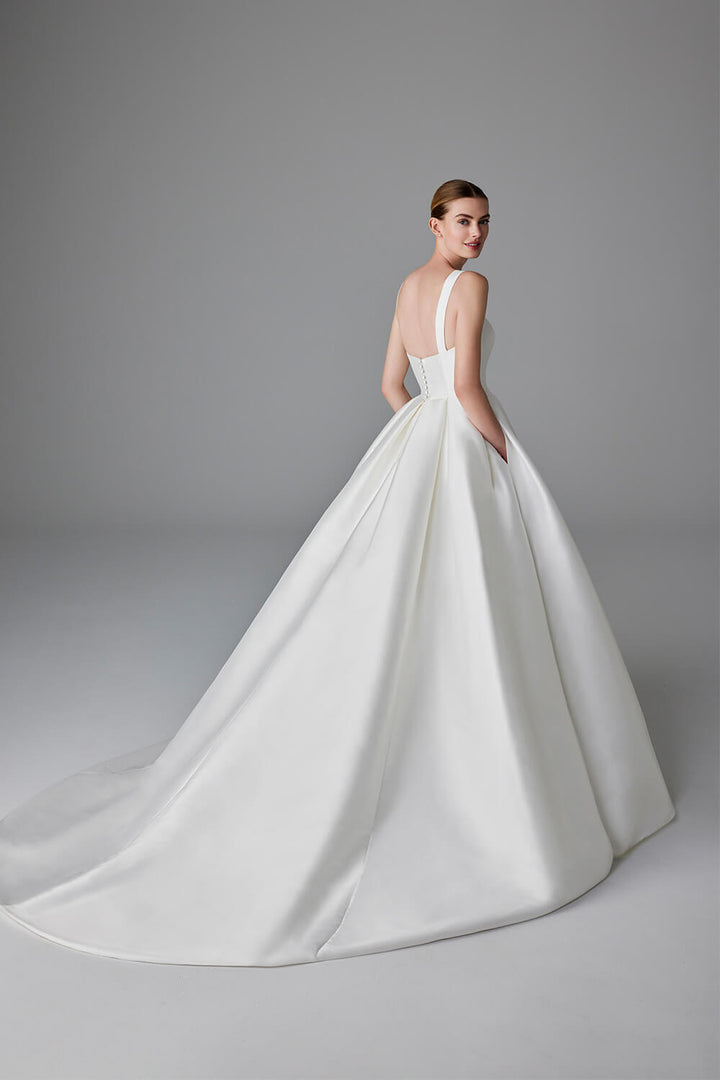 Pronovias, Simple Wedding Gown | Esposa