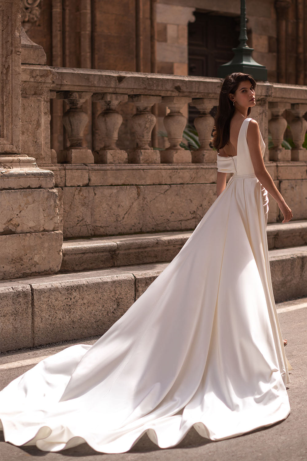 Eva Lendel, Asymmetric Satin Wedding Dress | Esposa
