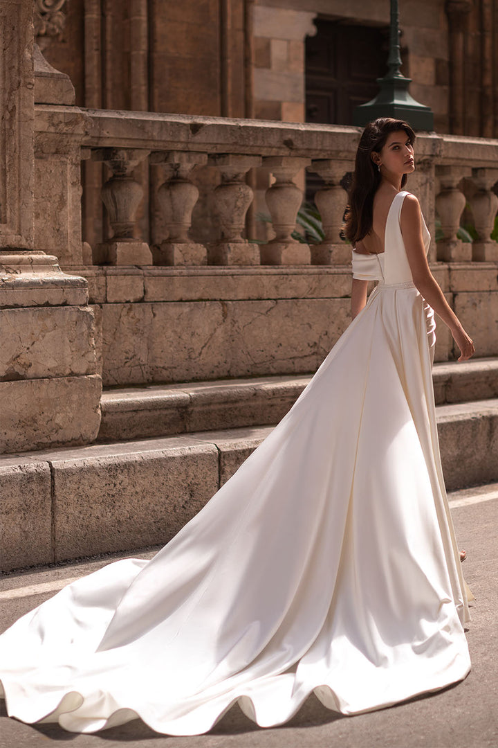 Eva Lendel, Asymmetric Satin Wedding Dress | Esposa