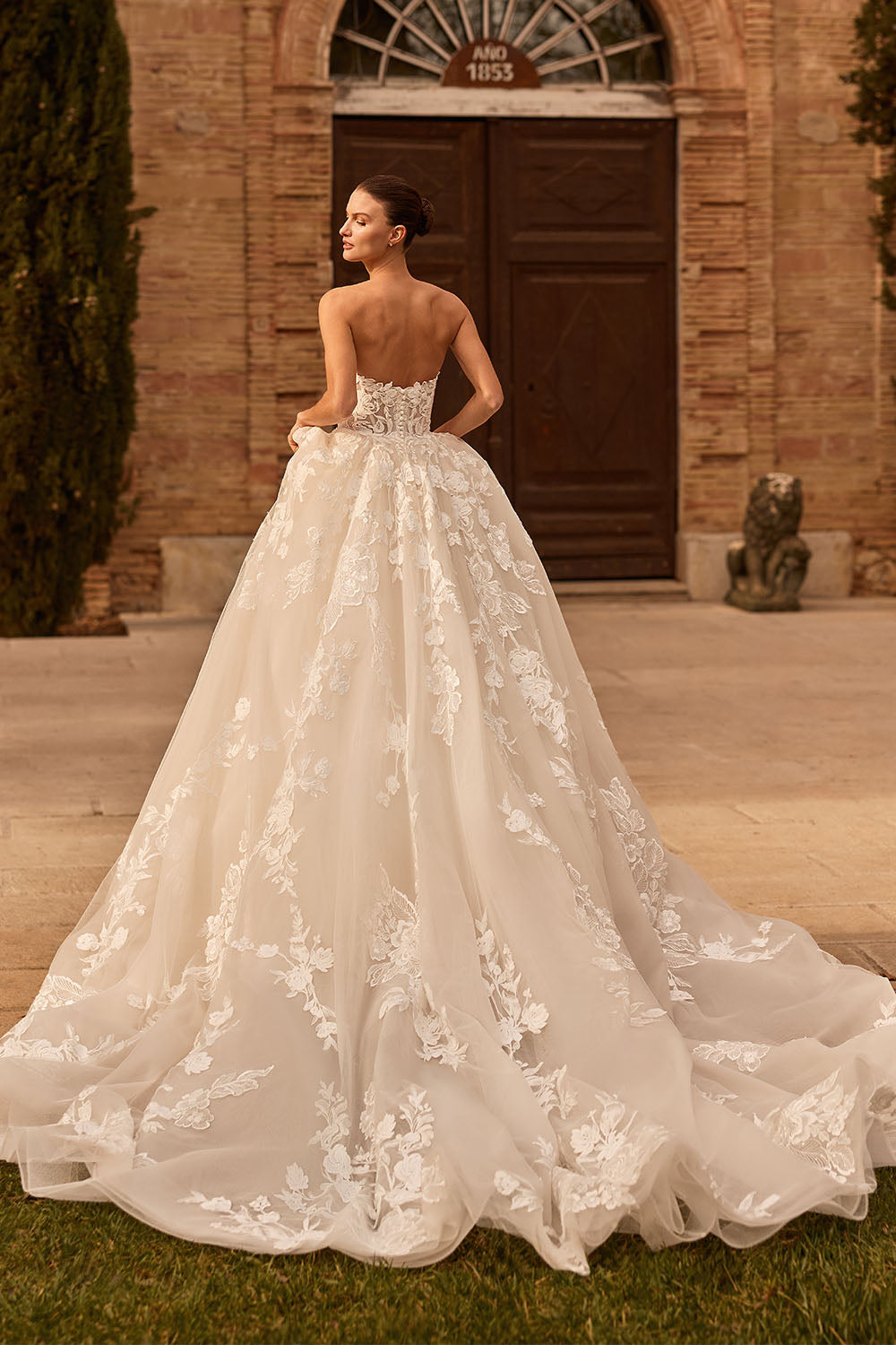 Pronovias Privée, Seaborn, Romantic Sweetheart Lace Ball Gown | Esposa