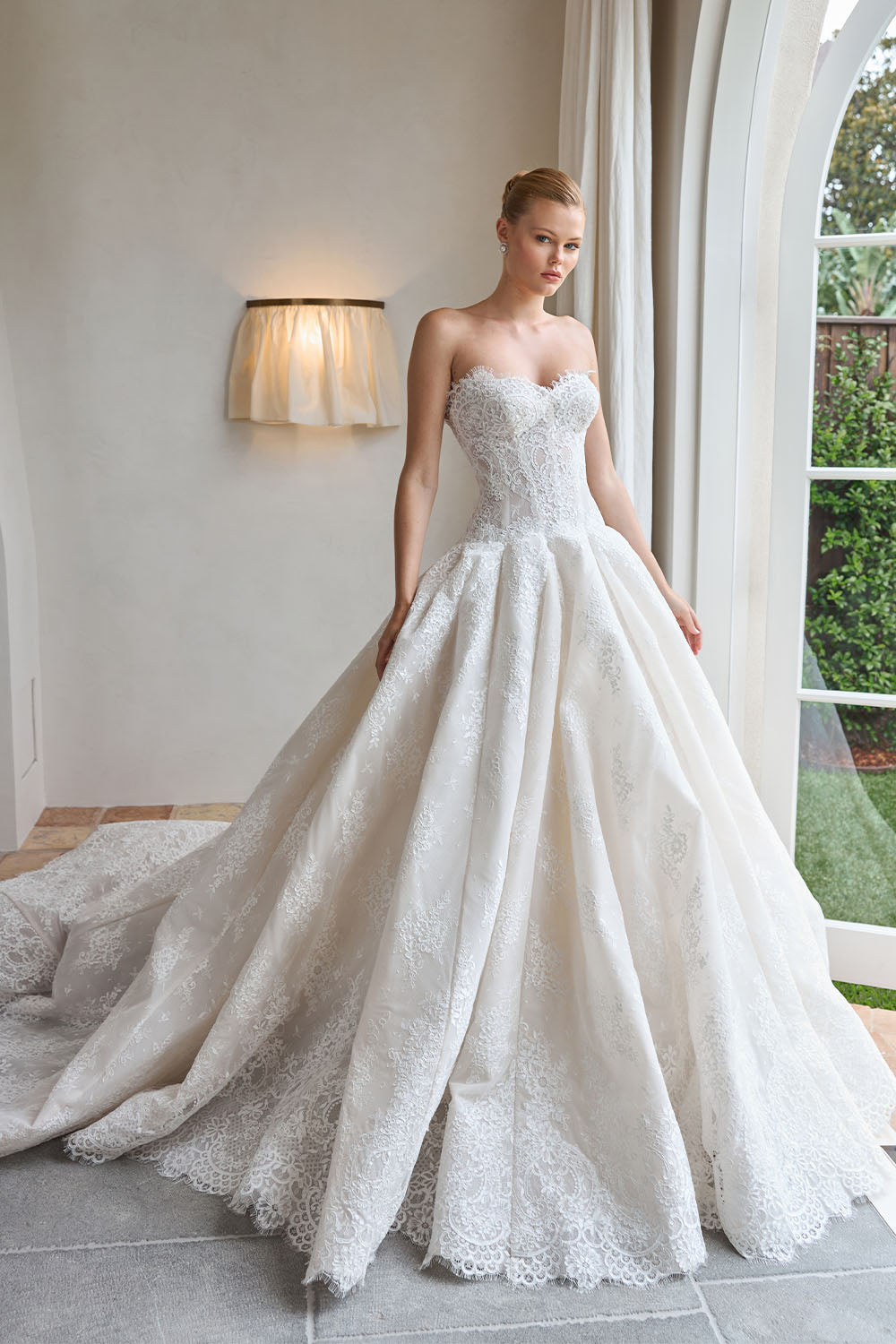 Steven Khalil, Britania, Embroidered Lace Ballgown | Esposa
