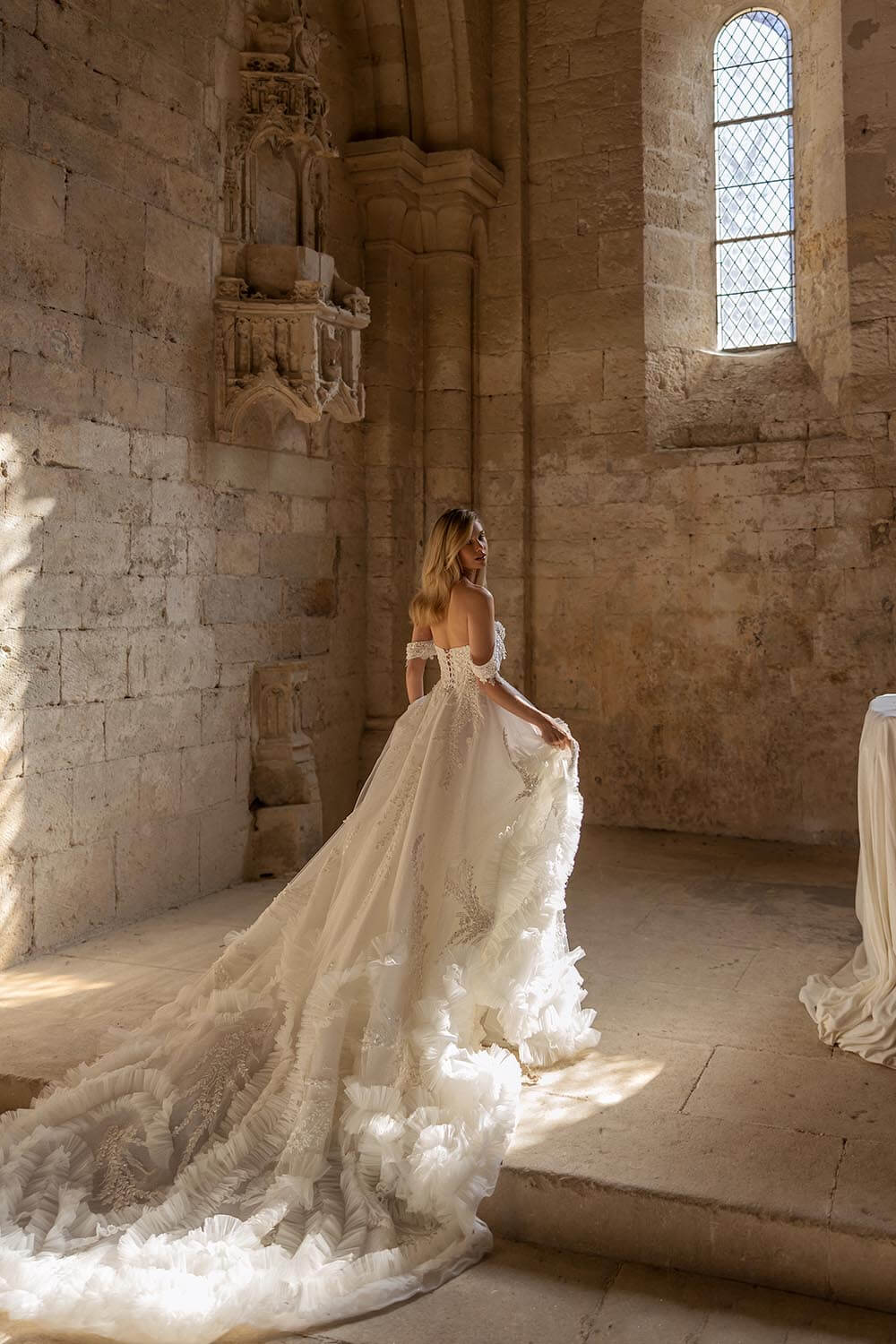 Eva Lendel, Romantic Bridal Gown | Esposa