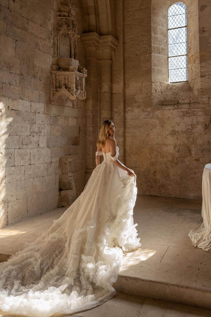 Eva Lendel, Romantic Bridal Gown | Esposa