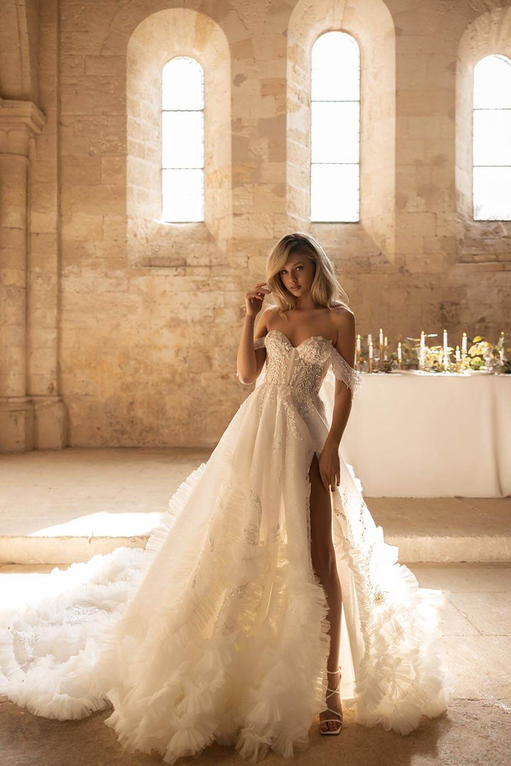 Eva Lendel, Romantic Bridal Gown | Esposa