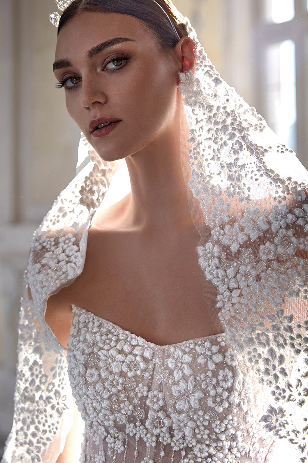 V-LA20 | Embroidered Beaded Veil | Esposa
